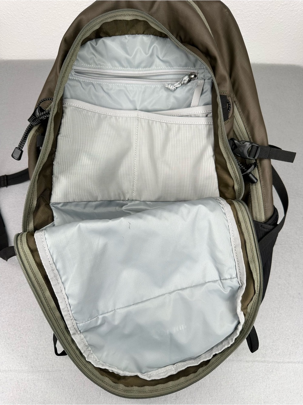 Columbia Silver Ridge 30L Backpack - Picture 5 of 9